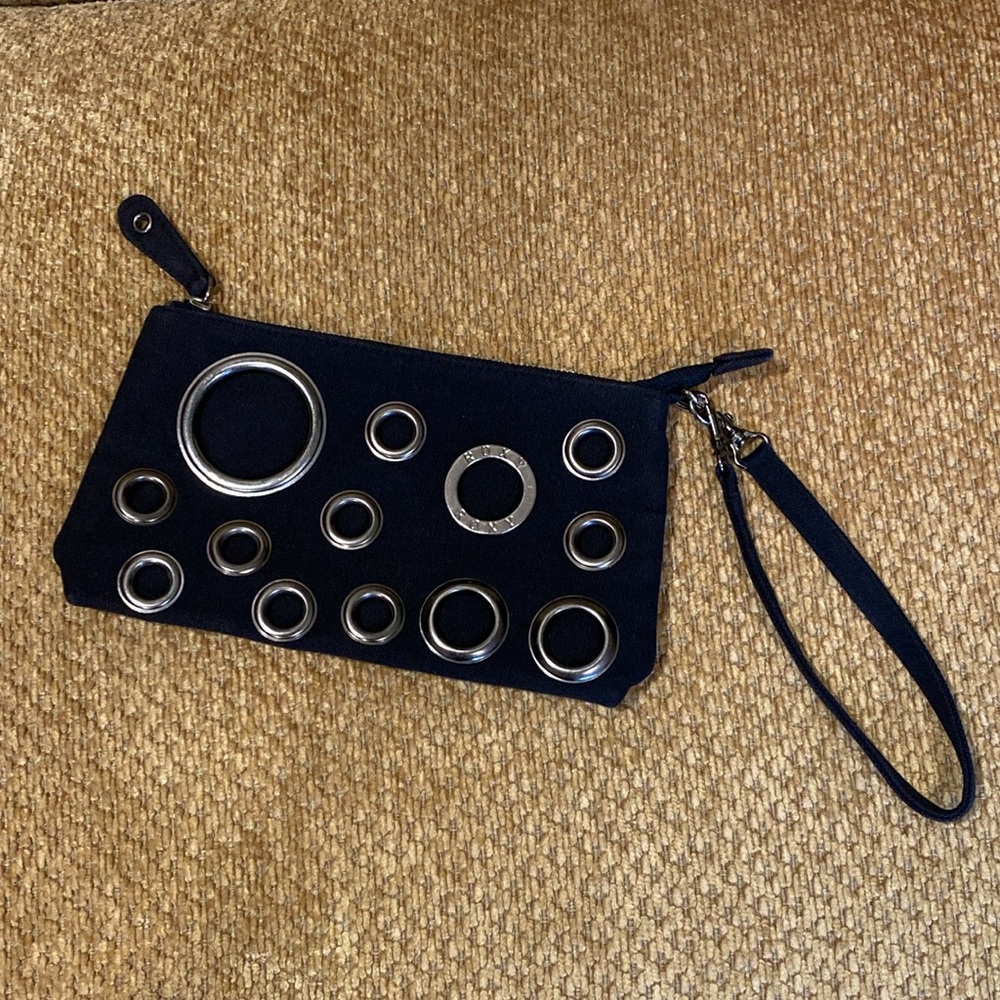 🌼 NWOT Roxy Clutch